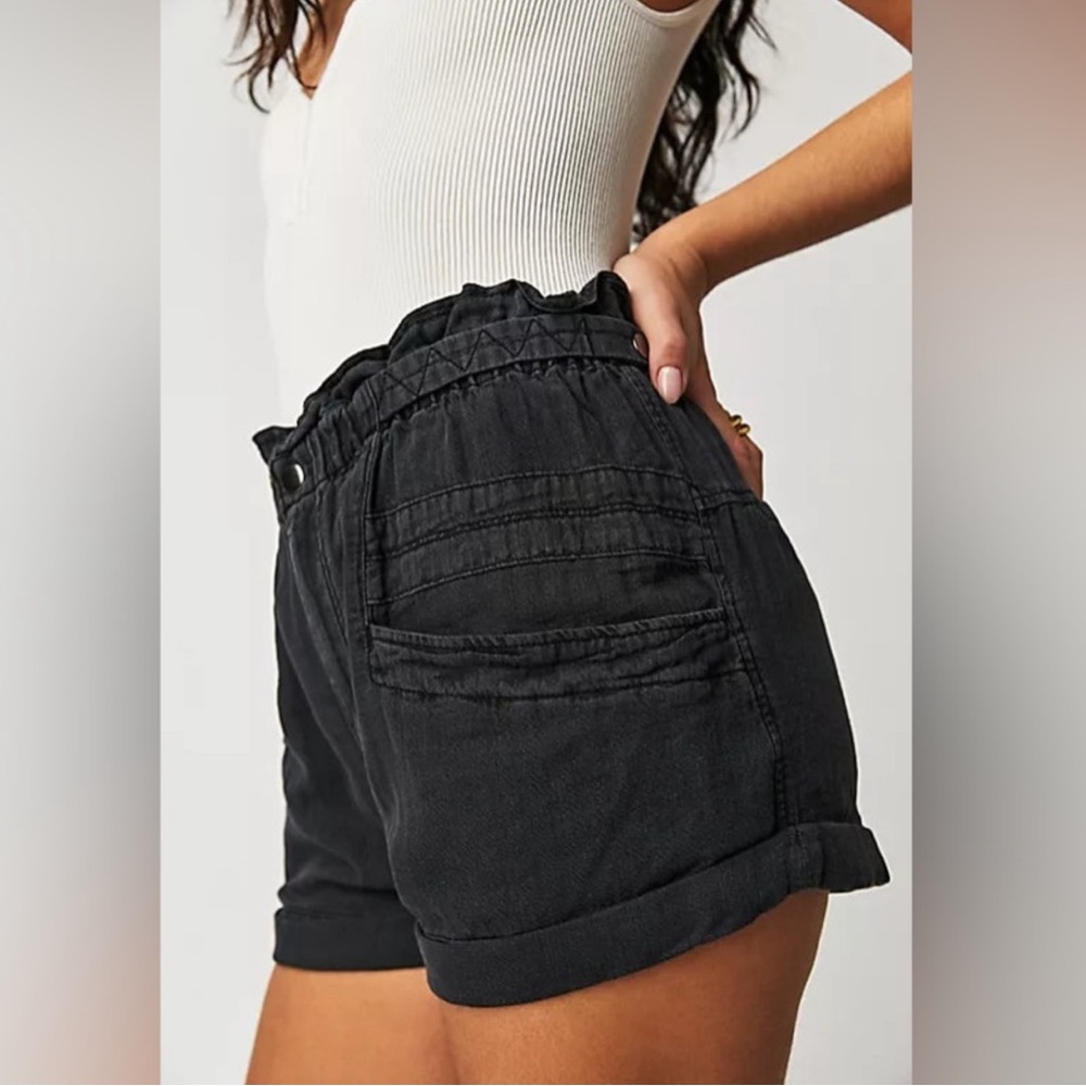 Free People Topanga Cuff Shorts paperbag BLACK NEW M pockets athletic athleisure - Picture 4 of 8
